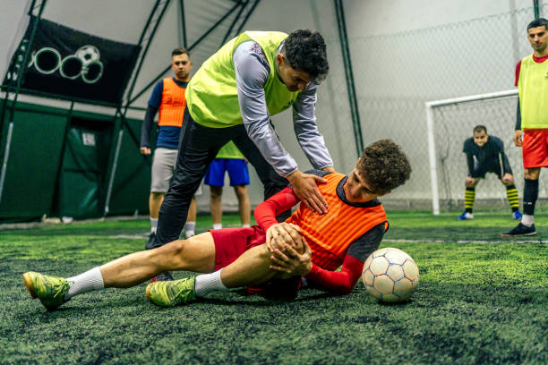 istock Soccer player get got injured in the game 1385203404