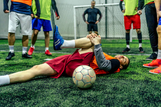 istock Soccer player get got injured in the game 1385204225