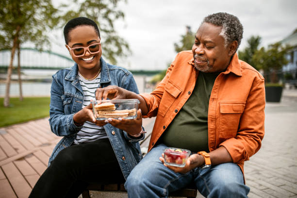 picnic in the city - senior adult with daughter father imagens e fotografias de stock