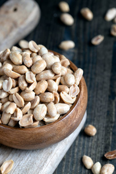 istock peanuts fried in oil and ready to eat 1385301123