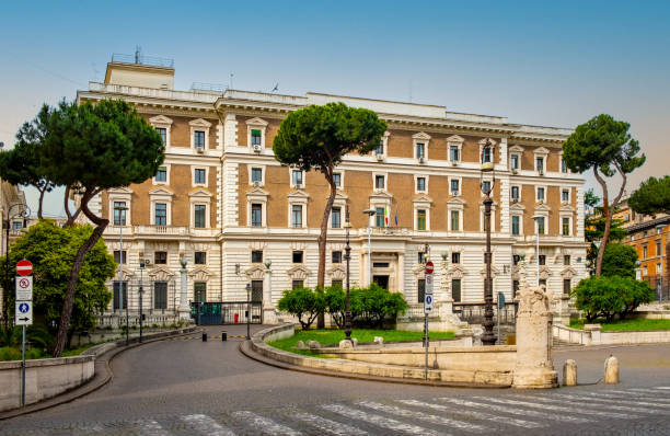 pałac palazzo del viminale, ministerstwo spraw wewnętrznych, przy placu piazza viminale w historycznym centrum rzymu we włoszech - imperial power zdjęcia i obrazy z banku zdjęć