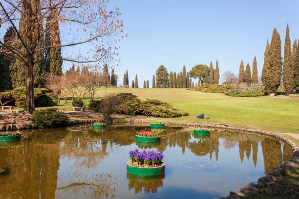 parque jardín sigurtà en el pueblo de valeggio en mincio - verona italy veneto europe day fotografías e imágenes de stock