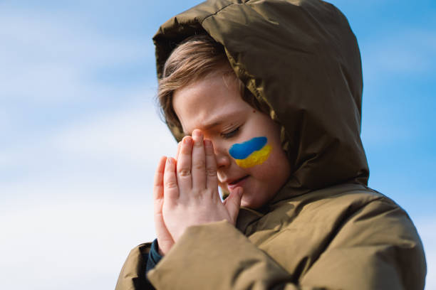 ucraniano niño - ukraine war fotografías e imágenes de stock