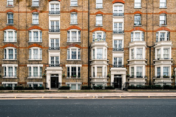 роскошная квартира в лондоне - construction apartment house in a row стоковые фото и изображения