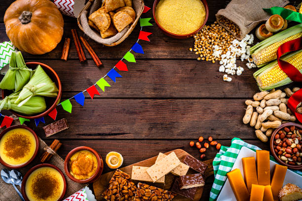 festa junina: quadro de comida típica para a festa de junho brasileiro. - festa junina - fotografias e filmes do acervo