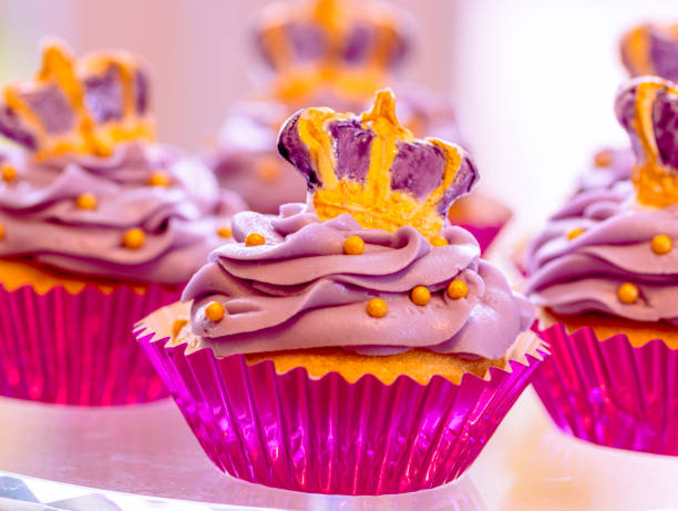 cupcakes royal jubilee para celebraciones del jubileo de platino - jubilee fotografías e imágenes de stock