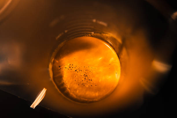 Coffee machine and cup of expresso