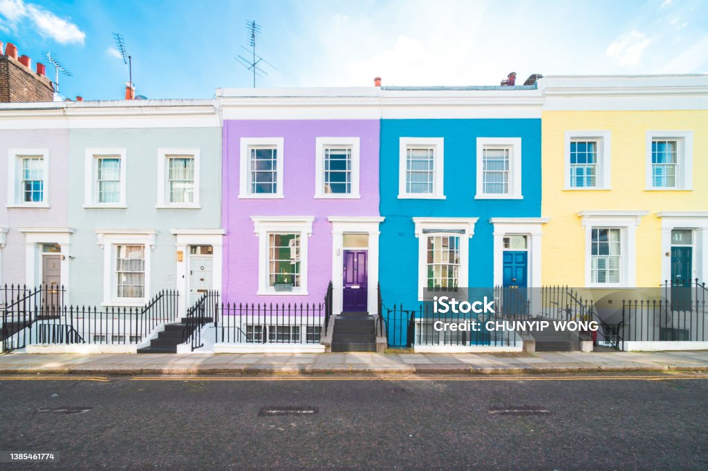 Inglés Coloridas Casas Fachadas Pastel Colores Pálidos En Londres Foto de  stock y más banco de imágenes de Casa - iStock