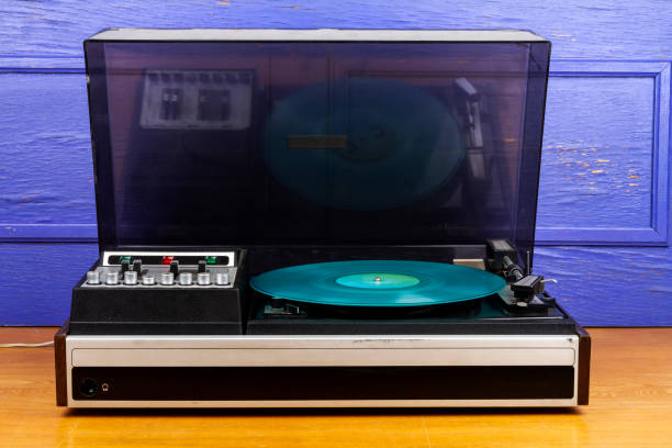 istock Vintage turntable vinyl record player with turquoise vinyl 1385463892