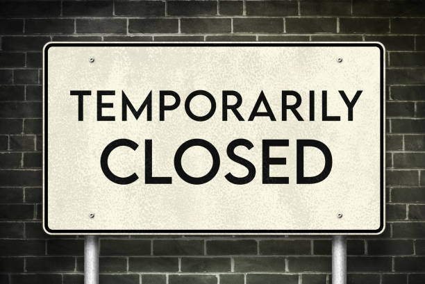 istock Temporarily Closed road sign information 1385481712