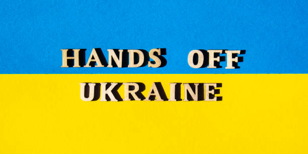 Ukrainian national flag made of paper. HANDS OFF UKRAINE text. Stop War. The concept of ending the war in Ukraine. National symbol of ukrainian people - blue and yellow. War Protest against Russian invasion of Ukraine. Banner size bandera nacional ucraniana hecha de papel. texto manos fuera de ucrania. detener la guerra. el concepto de poner fin a la guerra en ucrania. símbolo nacional - azul y amarillo. protesta de guerra contra la invasión rusa de ucrania. tamaño del banner