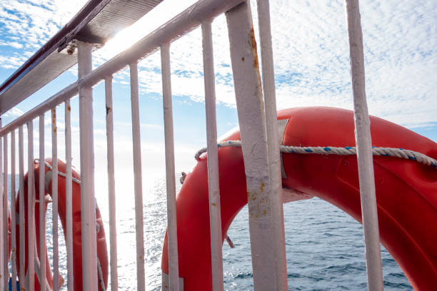 lifebuoy - life jacket cruise ship life belt safety fotografías e imágenes de stock