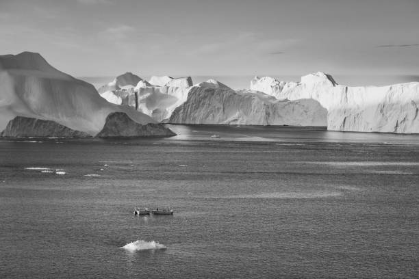 glaciers are on the arctic ocean in greenland