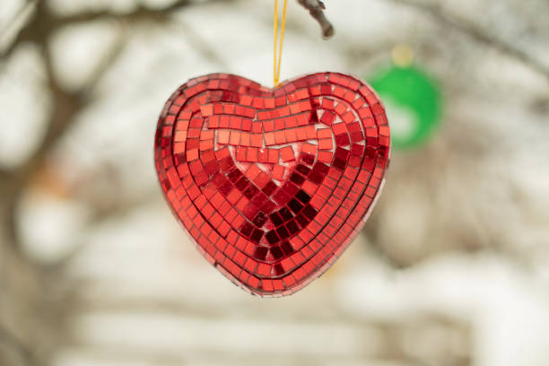 istock Heart of little mirrors. Red heart hangs on string. 1385509136