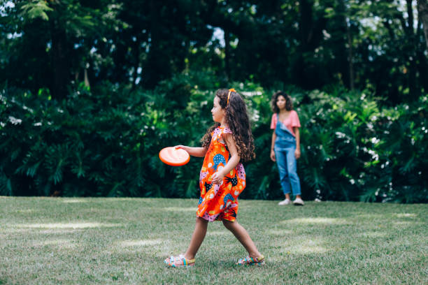 istock Young girl playing frisbee 1385511356