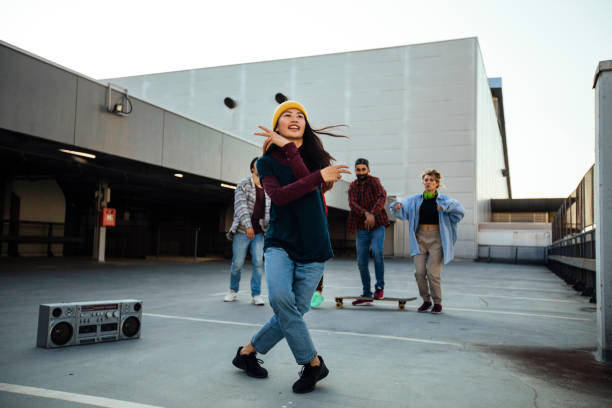 Dance troupe on roof Hip hop crew dancing outdoors on rooftop hiphop stock pictures, royalty-free photos & images