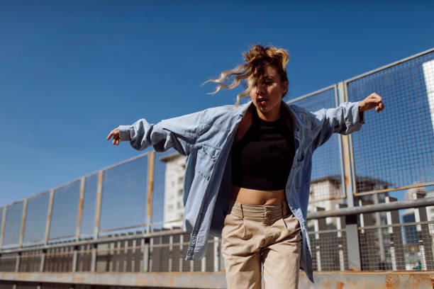 istock Urban dance girl 1385521400
