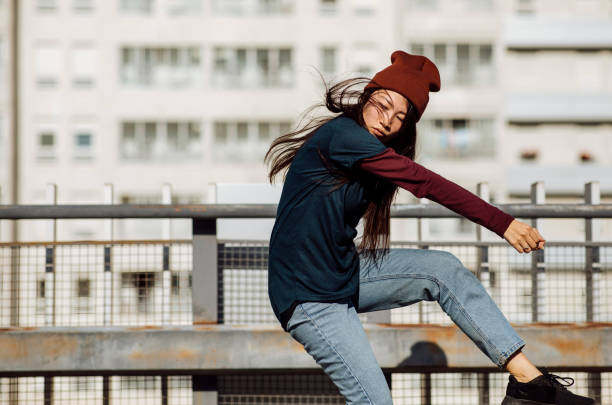 istock Street dance girl 1385521414