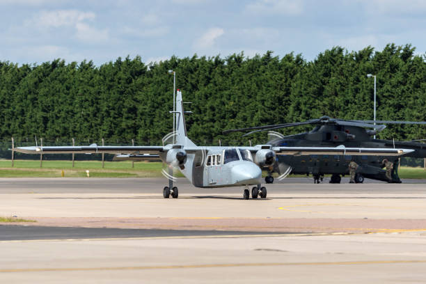 ワディントンでタクシーで陸軍航空隊ブリテン・ノーマンディフェンダーt3航空機。 - army air corps ストックフォトと画像