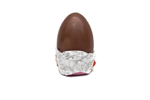 The Kinder Surprise product consists of a chocolate egg, with an inner layer of white chocolate, which contains a plastic capsule with a surprise.