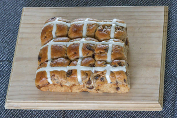 istock Pack of hot cross buns for Easter 1385607326