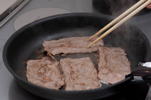 istock Bake meat in an IH frying pan 1385618823