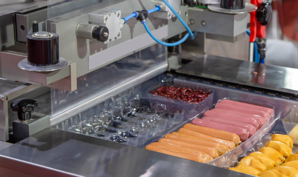 food packing machine - airtight packing meat food imagens e fotografias de stock