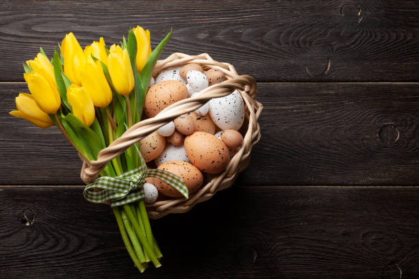 istock Easter greeting card with tulips and eggs 1385639905