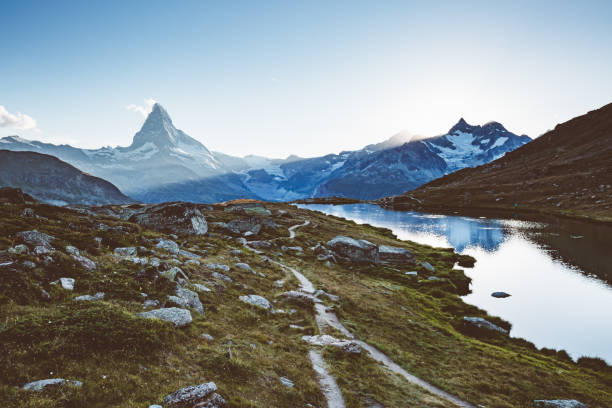 有名なマッターホルン山のある風光明媚な環境。場所はスイスアルプス。 - mountain landscape rock european alps ストックフォトと画像