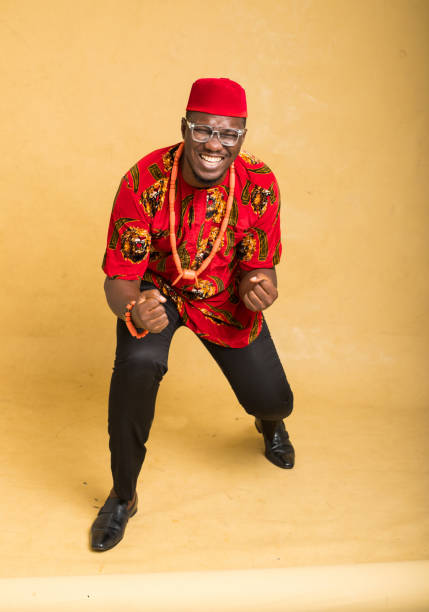 igbo traditionally dressed business man in glasses looking fine - nigeria african culture dress smiling imagens e fotografias de stock