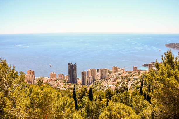 vue aérienne de la ville de menton en français côte d’azur - aerial view cityscape menton beach photos et images de collection