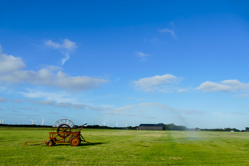 tractor en el campo, hermosa foto imagen digital, en Suecia Escandinavia Norte de Europa photo