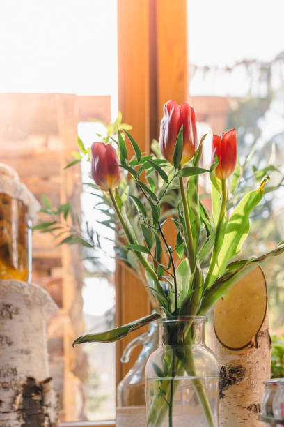 istock Gift bouquet of flowers in a vase authentic interior 1385688768
