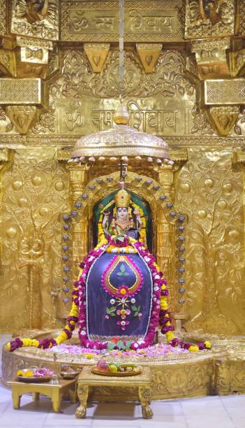 somnath jyotirlinga, un tempio del signore shiva, a somnath, gujarat. - shiva india hinduism temple foto e immagini stock