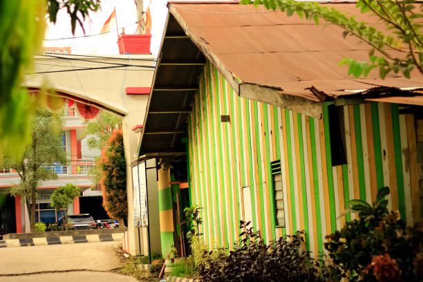 istock House in a small alley 1385705078