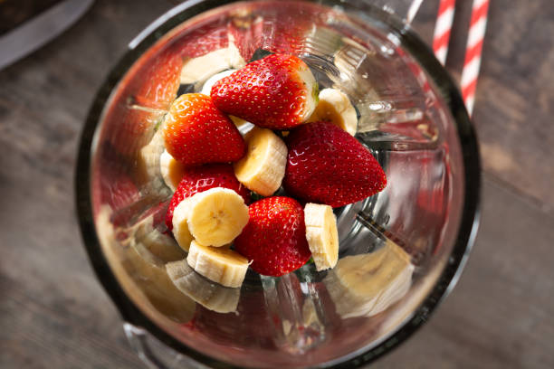 istock Preparing strawberry and banana smoothie 1385710194