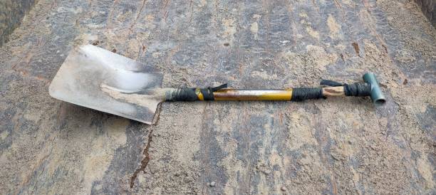 istock ONE SHOVEL IS ON THE PICK UP CAR 1385735679