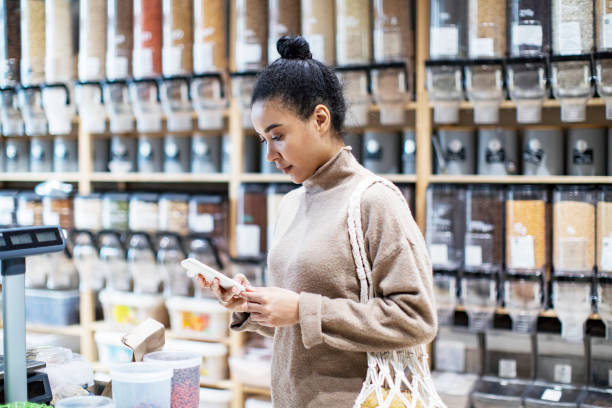 istock Young African woman shopping in zero waste store 1385749932