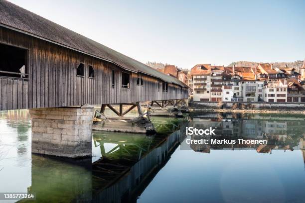Alte Holzbrücke In Büren An Der Aare Im Frühling Kanton Bern Schweiz Stock Photo - Download Image Now