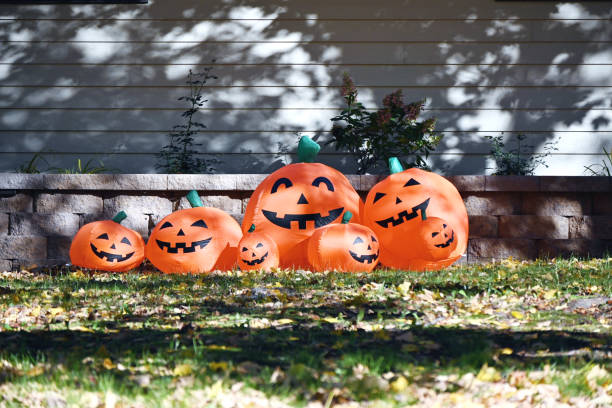 istock Jack-O-Lantern Family 1385785372