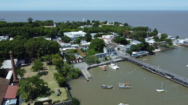 parte vecchia di colonia del sacramento, urugay - rio de la plata foto e immagini stock