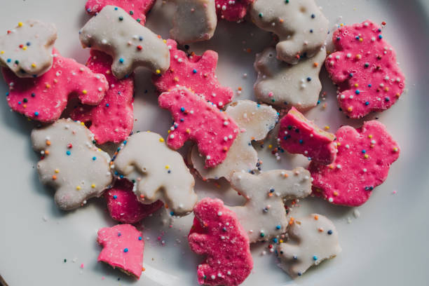 istock pink and white circus animal cookies 1385866754