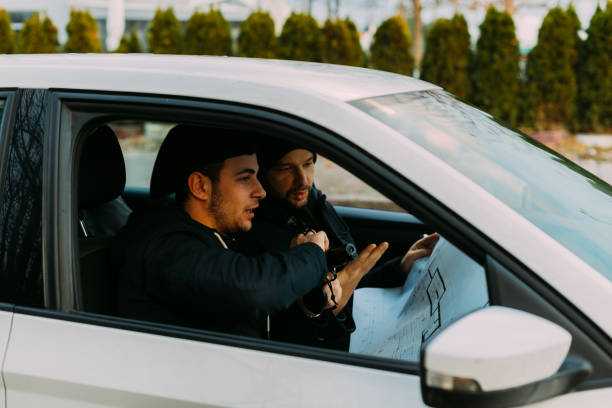 istock Thieves parked in an ally waiting while observing their target and loading their guns. 1385920285