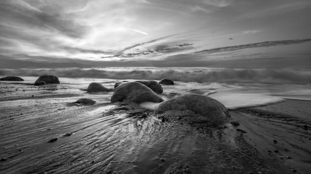 istock High Resolution Black And White Landscape Ocean Sunset 16:9 Ratio 1385926977