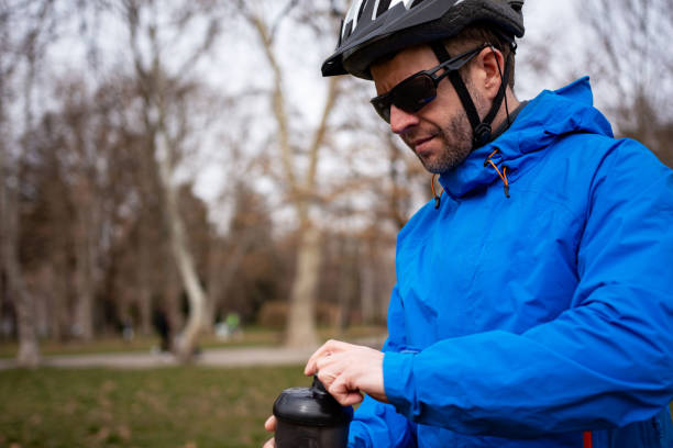 istock Mid adult male mountain biker drinking water 1385929794