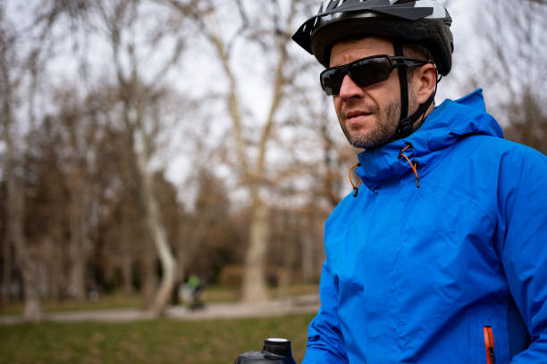 istock Mid adult male mountain biker drinking water 1385929833