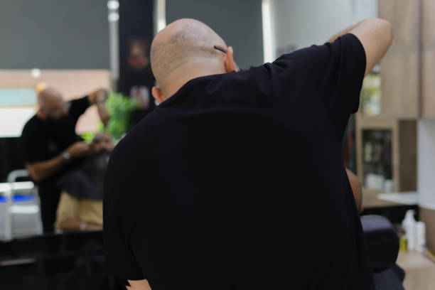 istock A back view of a barber doing his job 1385930557