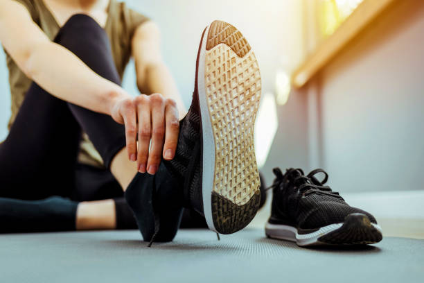 istock Young woman getting ready for morning run 1385933328