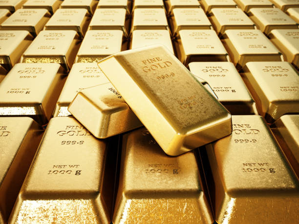 istock Stack of 1 kg gold ingots standing in a row 1385942566