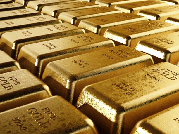 istock Stack of 1 kg gold ingots standing in a row 1385942606